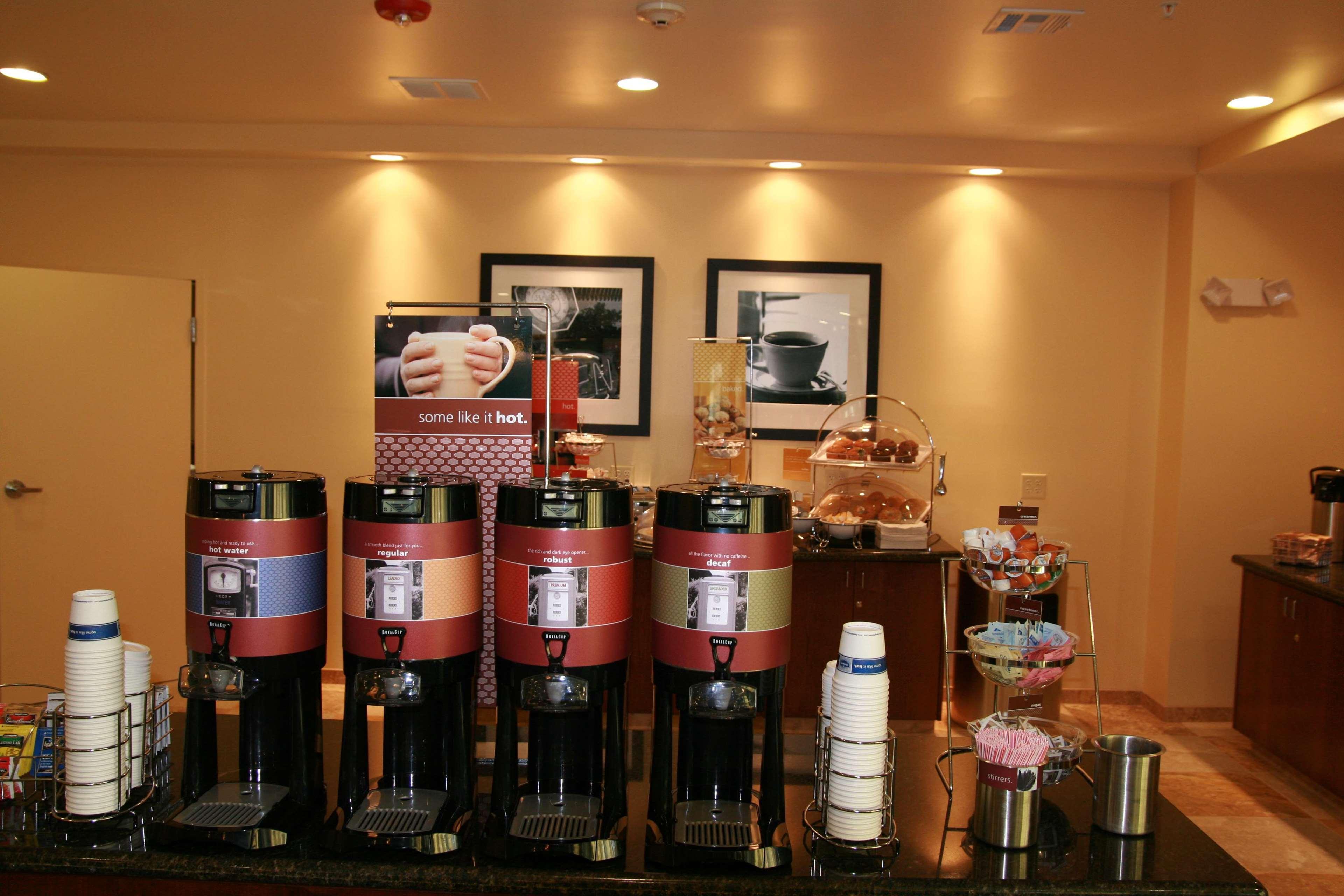 Hampton By Hilton Hotel Брентууд Ресторант снимка