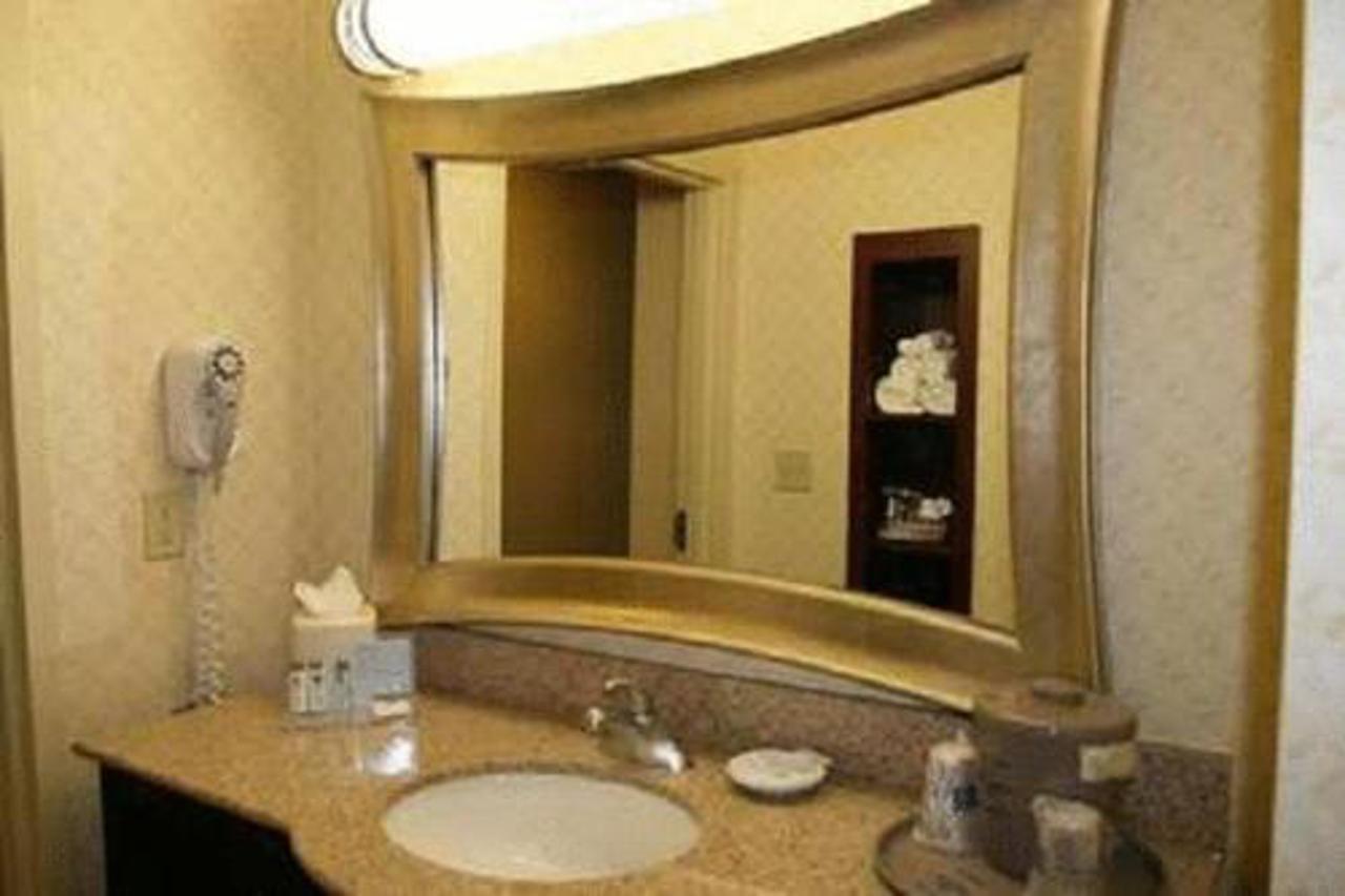 Hampton By Hilton Hotel Брентууд Екстериор снимка