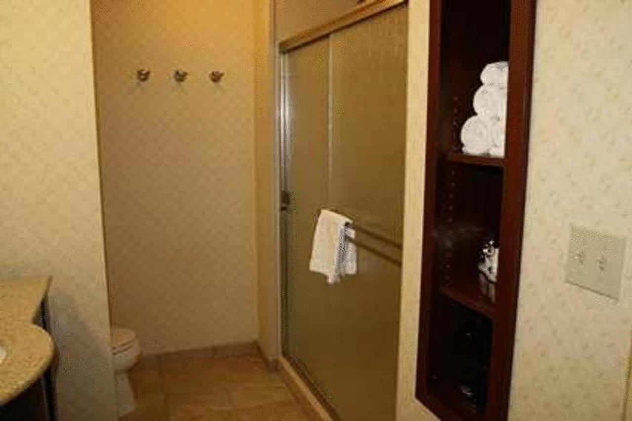 Hampton By Hilton Hotel Брентууд Екстериор снимка