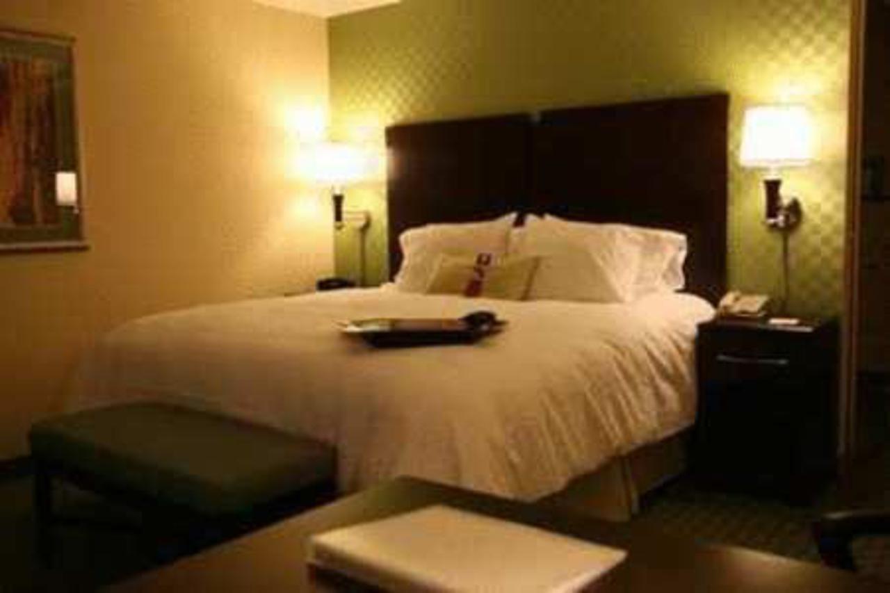Hampton By Hilton Hotel Брентууд Екстериор снимка