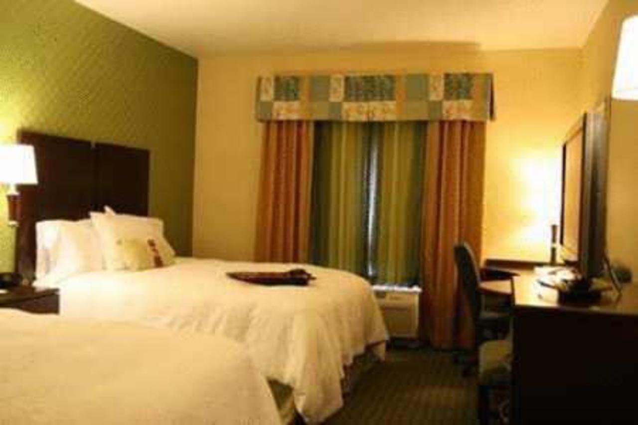 Hampton By Hilton Hotel Брентууд Екстериор снимка