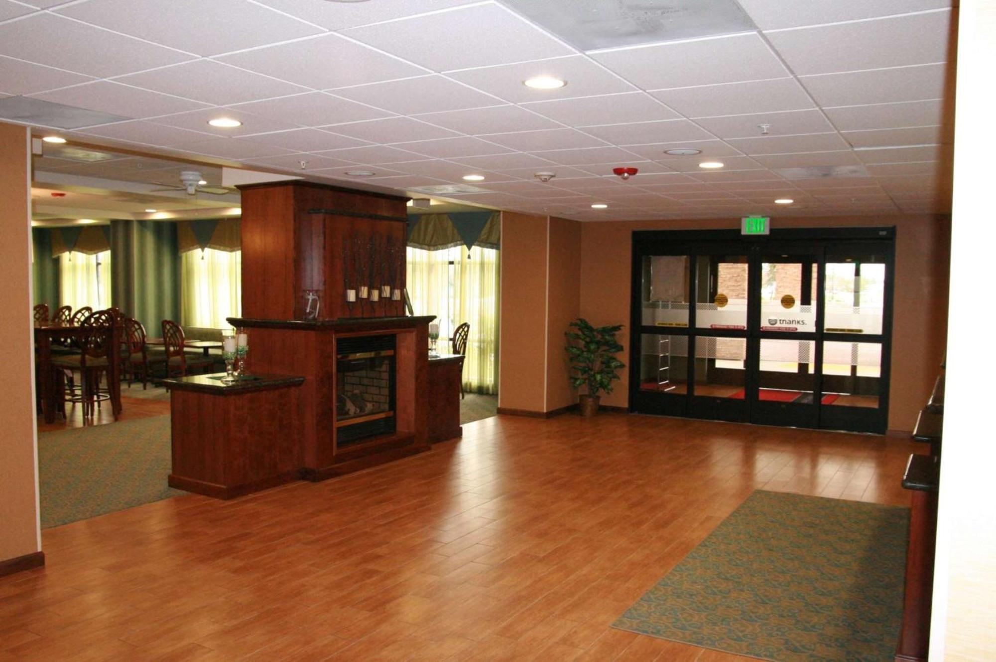 Hampton By Hilton Hotel Брентууд Екстериор снимка