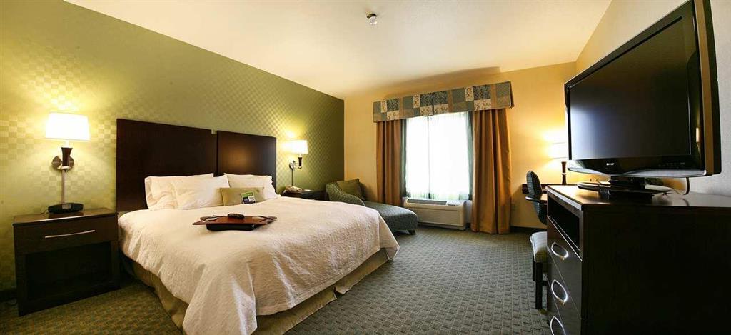 Hampton By Hilton Hotel Брентууд Стая снимка